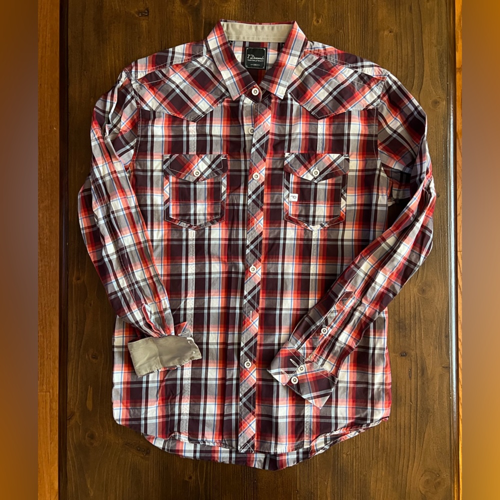 Men’s L/S 7 Diamonds Button Up. Size M